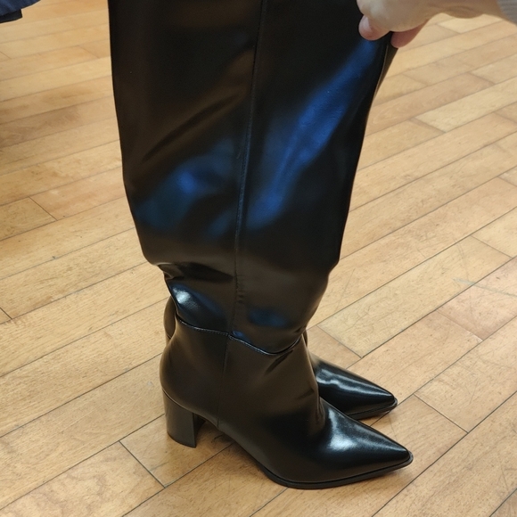 Shoes - Women’s Black Pointed-Toe Block Heel Boots